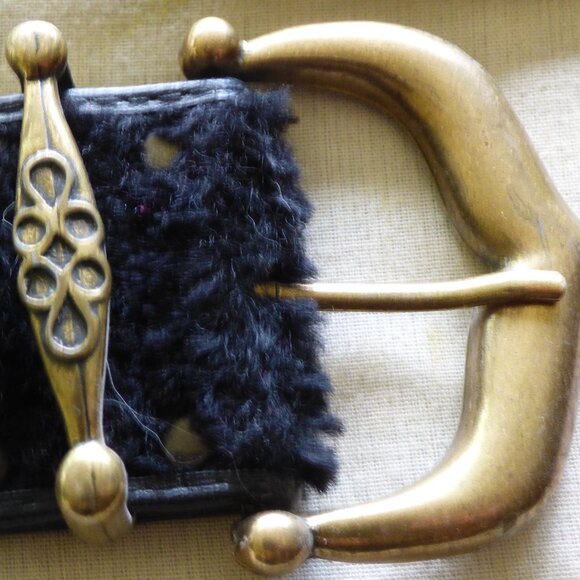 VINTAGE BLACK FUZZY PANT / SKIRT BELT PREOWNED TOTAL OF 36\